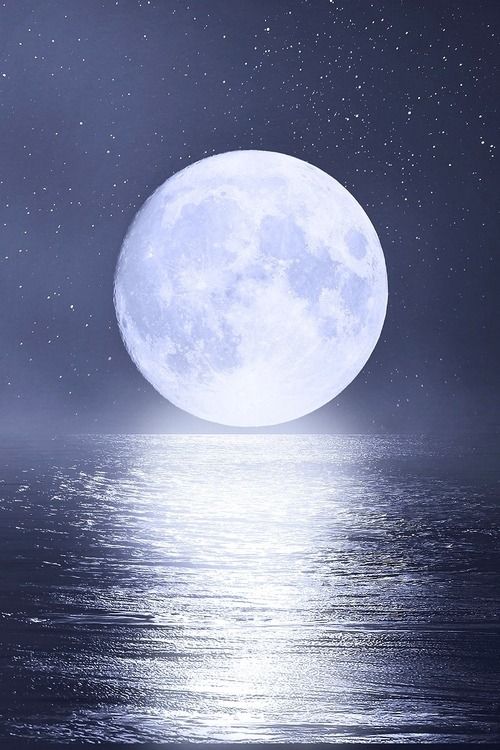 《銀色月光》（Vaga luna, che inargenti）像是一股永恆的深情流水，細膩而透明，旋律清新而感人。